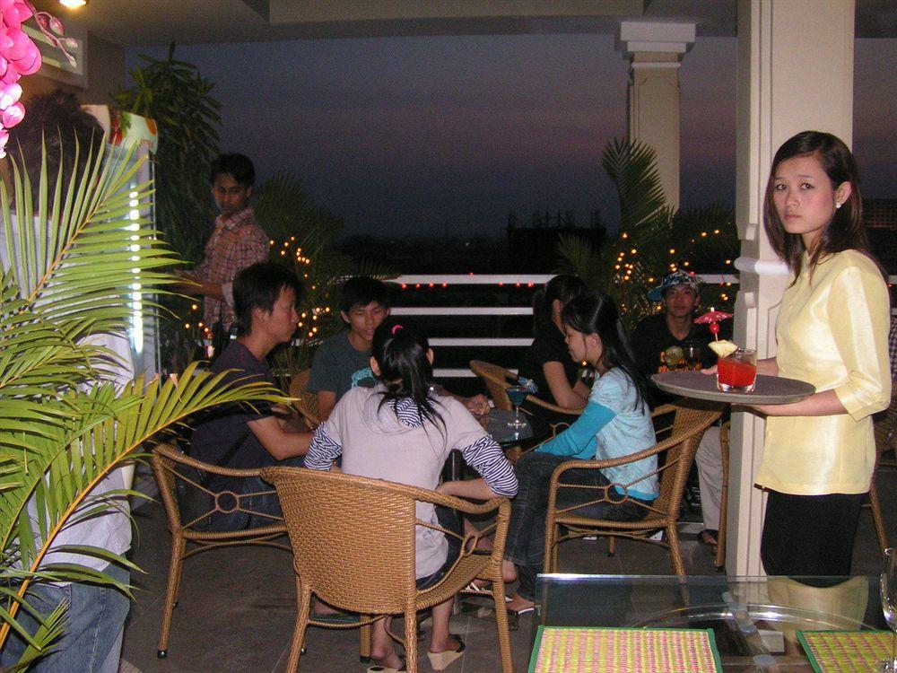 Hang Neak Hotel Phnom Penh Exteriör bild